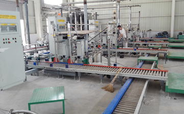 GAF-100LM自动灌装生产线在云南正邦科技生产车间安装调试现场